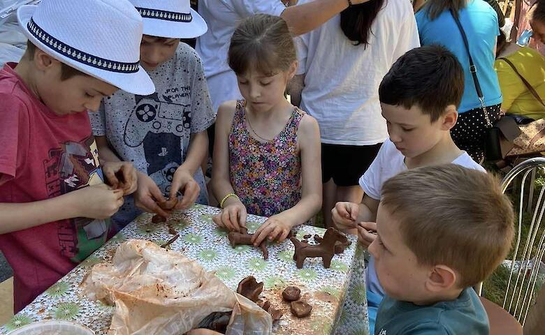 В музее Козина состоялся многолюдный мастер-класс по гончарству