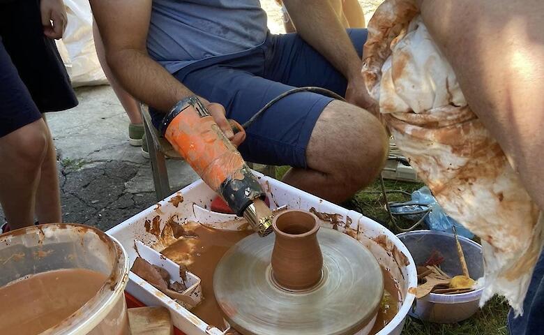 В музее Козина состоялся многолюдный мастер-класс по гончарству