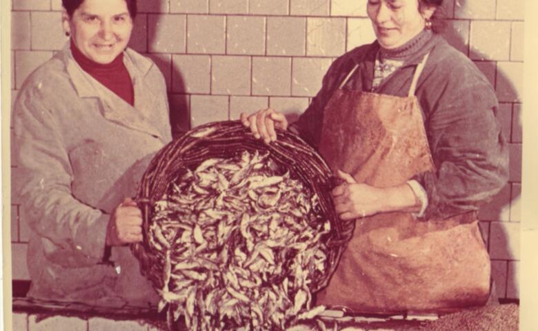 В сети появились впечатляющие исторические фотографии рыбаков в Триполье