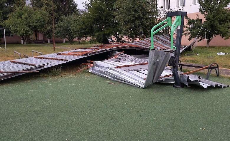 Ураган повредил кровлю в одном из лицеев Обуховской громады