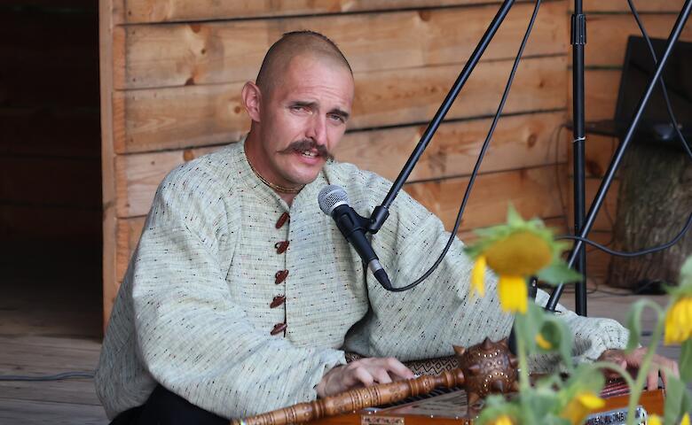 Kozak Siromaha поразил Великую Бугаевку бесплатным концертом