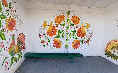 Автобусные остановки Обуховского района украшают патриотической символикой: где именно