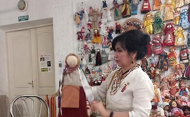 Обуховская мастерица-кукольница экспонируется в Трипольском музее (фото)