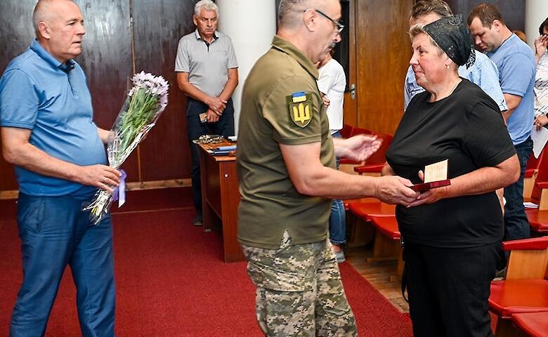 Родным героев Кагарлыччины вручили их посмертные награды