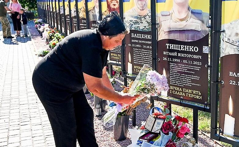 Родным героев Кагарлыччины вручили их посмертные награды