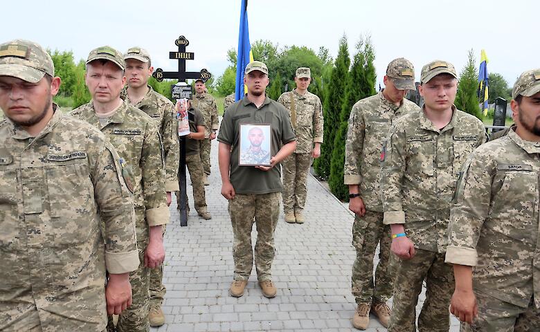 Родным героя из Василькова вручили его орден