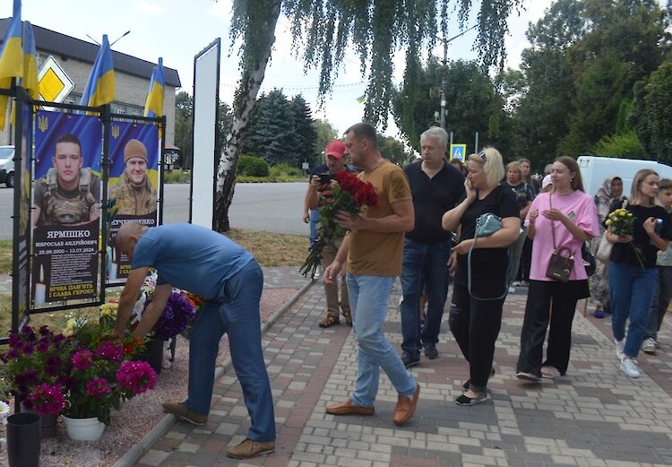 На Аллее Славы Героев в Кагарлыке появились новые баннеры с портретами земляков