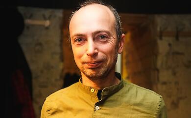 Письменник з Обухова видав книжку про Україну англійською