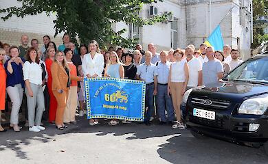 Працівники Васильківської міськради передали автомобіль на передову
