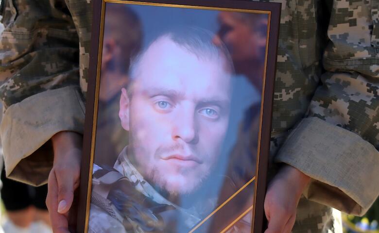 Семье погибшего Героя с Херсонщины вручили его посмертный орден в Василькове