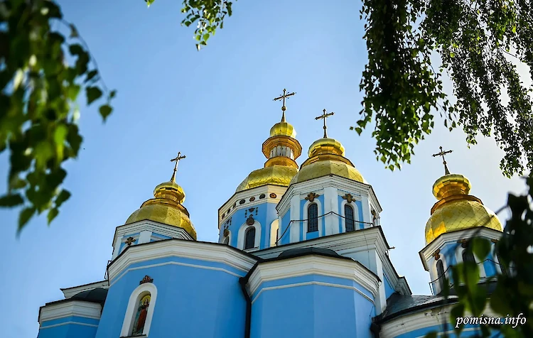 Дві церкви, два світи: підтримки забагато не буває