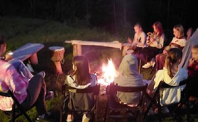 На эко-станции возле Ржищева играли на барабанах и ковали ножи
