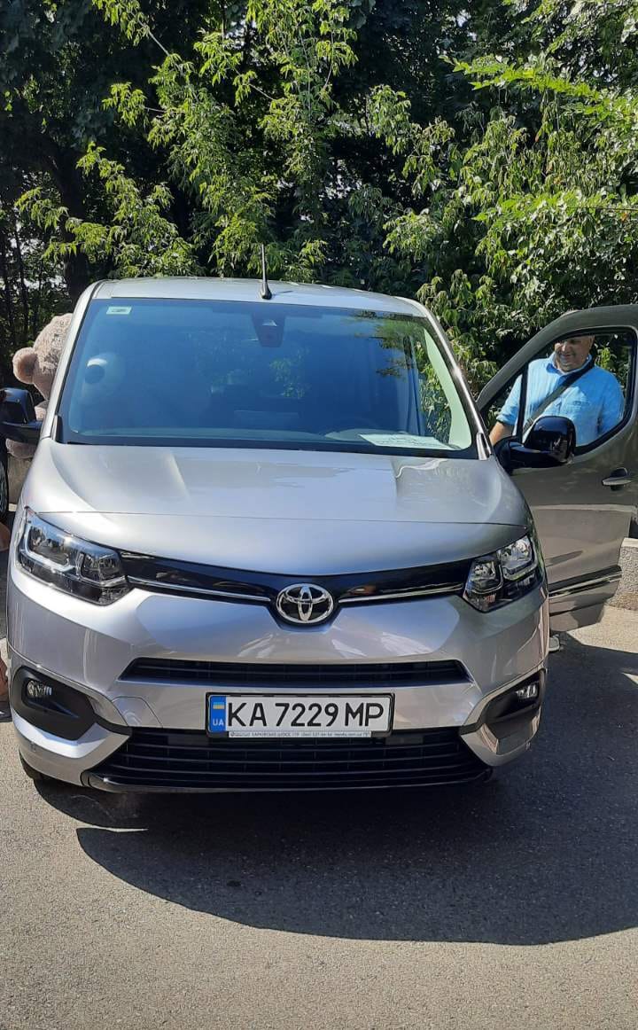 Многодетной семье из Ржищева подарили автомобиль